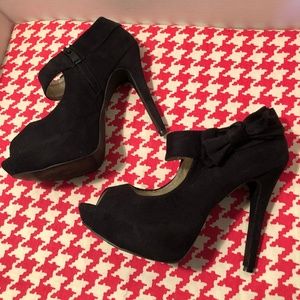 Olho Faux Suede Heels